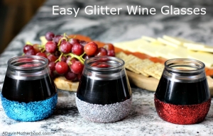 Check out this easy glitter wine glasses! So fun!