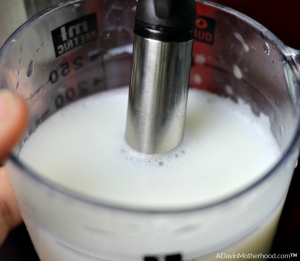Froth your milk for a cappuccino, americanan or other perfect coffee at home