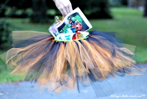 Carry the tradition forward with a No Sew Halloween Basket!!