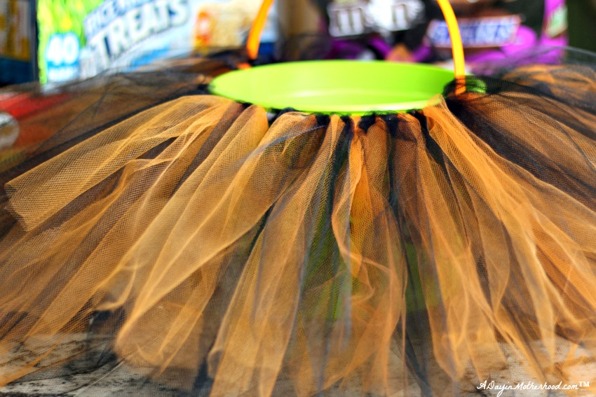 Pop the handle back on to complete your No Sew Halloween Basket!