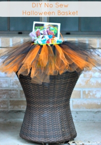 Make a DIY No Sew Halloween Basket for your BOO! Kit and surprise your neighbors!