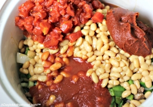 This Slow Cooker Wazzu Chili Recipe is perfect for tailgating with friends!