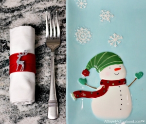 These DIY Holiday Napkin Rings are perfect for your holiday table