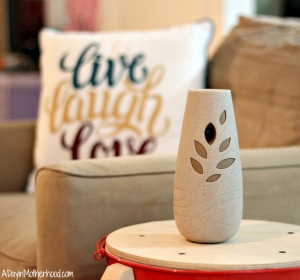 The Glade Happy Glow auto sprayer mixes into the decor of any home
