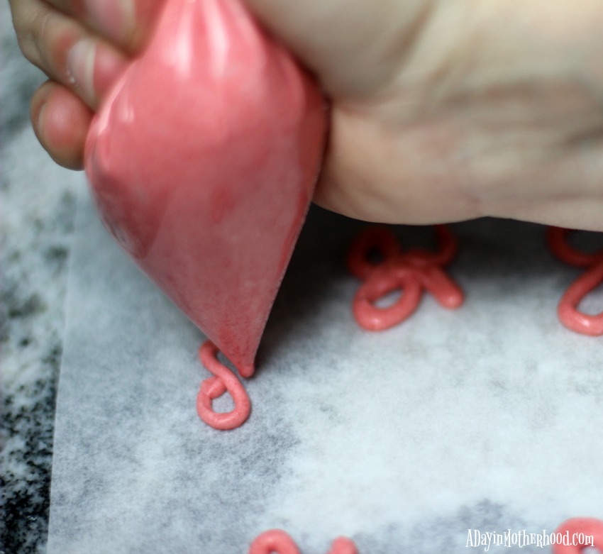 Make your bows for the Holiday Wreath Spice Bundt Cake with Cream Cheese Icing with ease