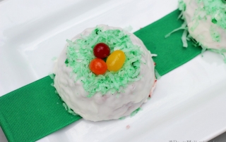 Make these Red Velvet Easter Cakes Recipe as gifts for friends!