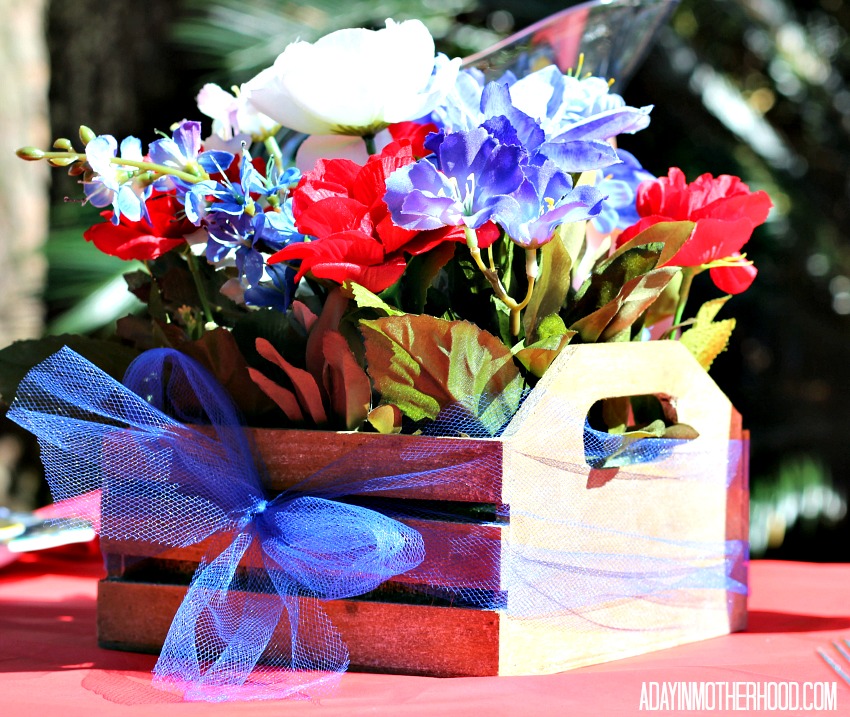 Make a red, white and blue centerpiece for your Bacon Wrapped Steak & Potatoes + A Texas Tablscape Brings TexFest Home