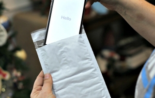 Earn Easy Holiday Cash With Your Old Phones with TradeMore Mobile and mail it off